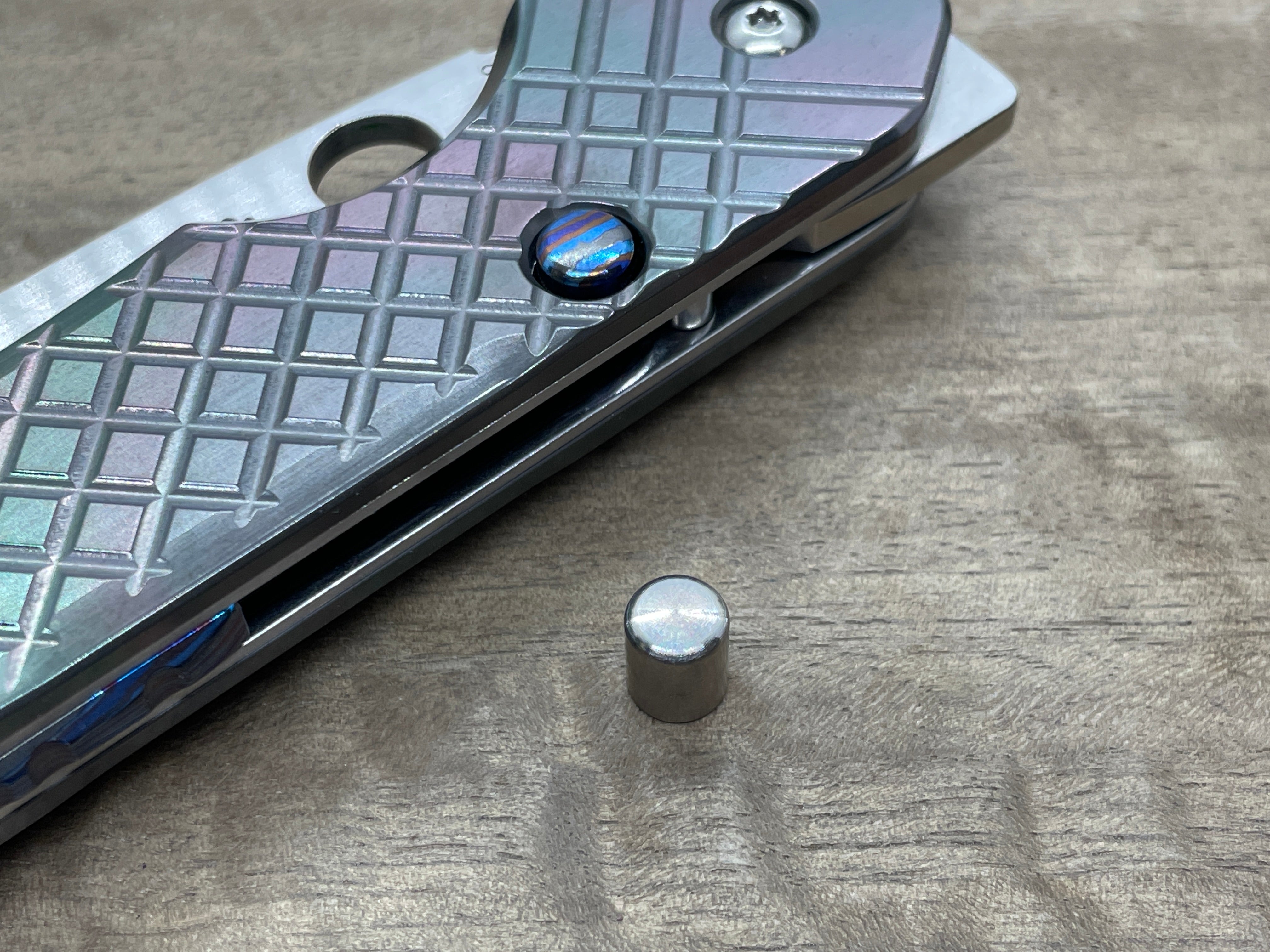 Titanium Button<br>Spyderco Smock